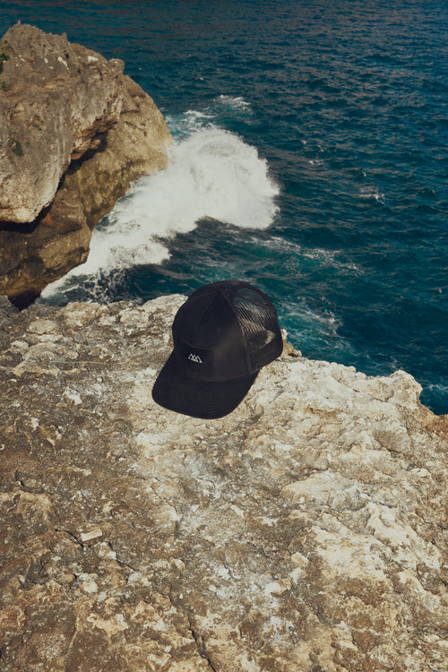 The Heat Alcantara® Cap - Black / Black